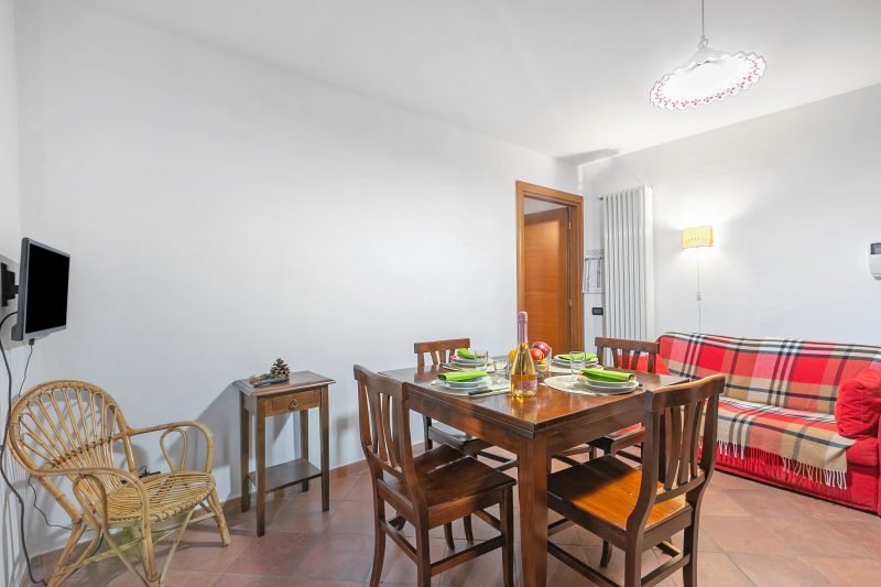 The Sunflower - Apt with Balcony and Private Parking