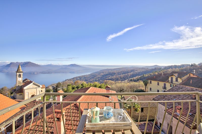 Luce - Lake View Balcony Apartment in Stresa Hill