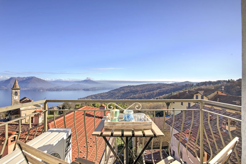Luce - Lake View Balcony Apartment in Stresa Hill