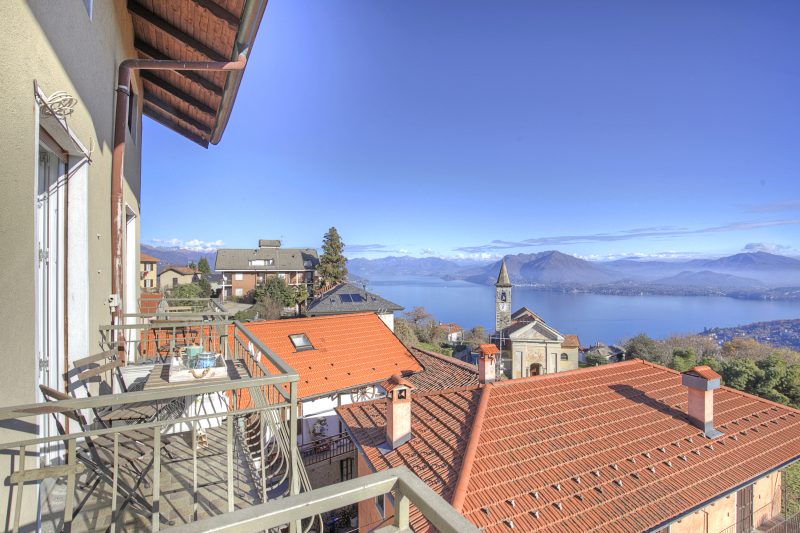 Luce - Lake View Balcony Apartment in Stresa Hill