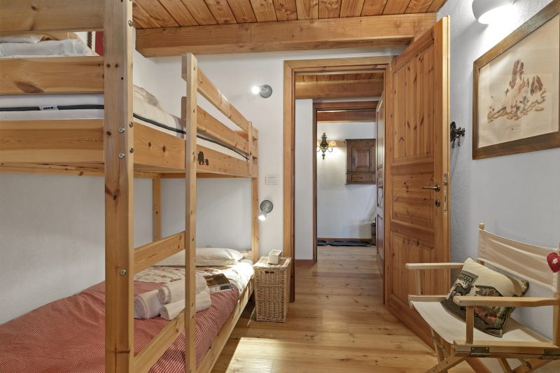 Gleise Lodge apartment with Balcony & Views