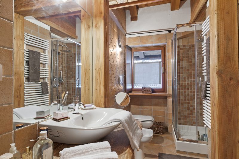 Gleise Lodge apartment with Balcony & Views