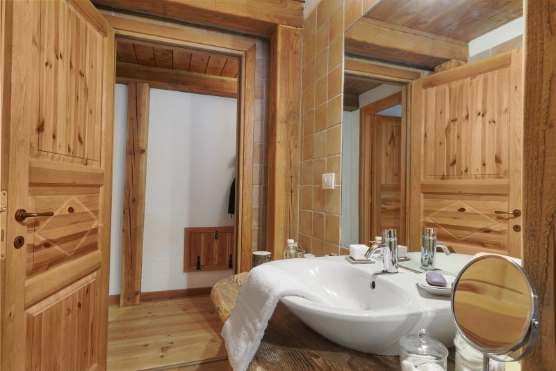 Gleise Lodge apartment with Balcony & Views