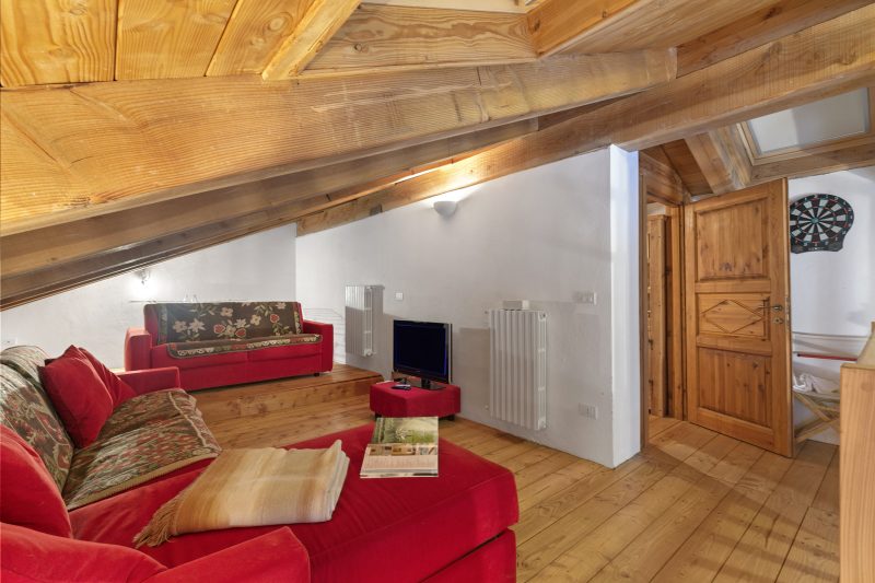 Gleise Lodge apartment with Balcony & Views