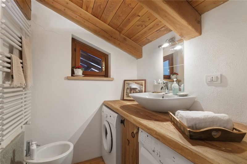 Gleise Lodge apartment with Balcony & Views