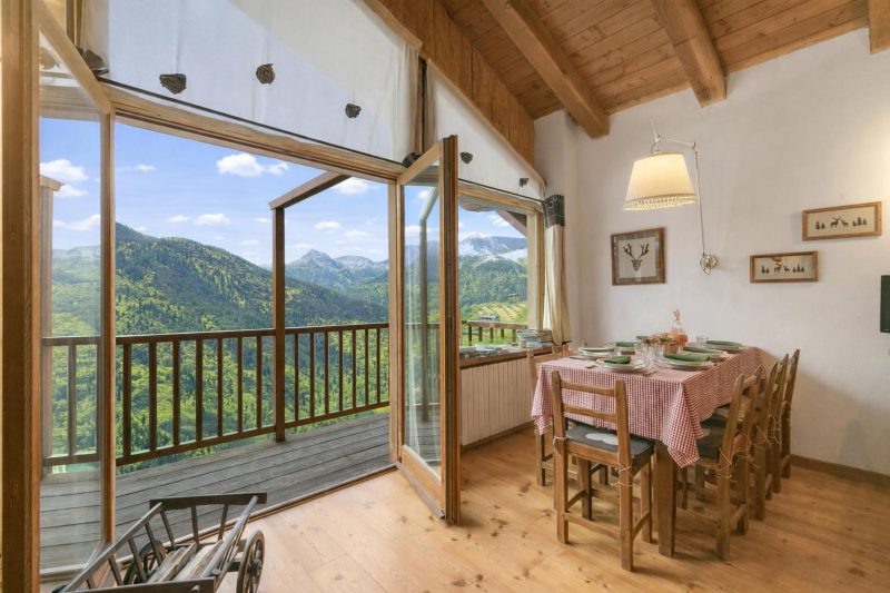 Gleise Lodge apartment with Balcony & Views
