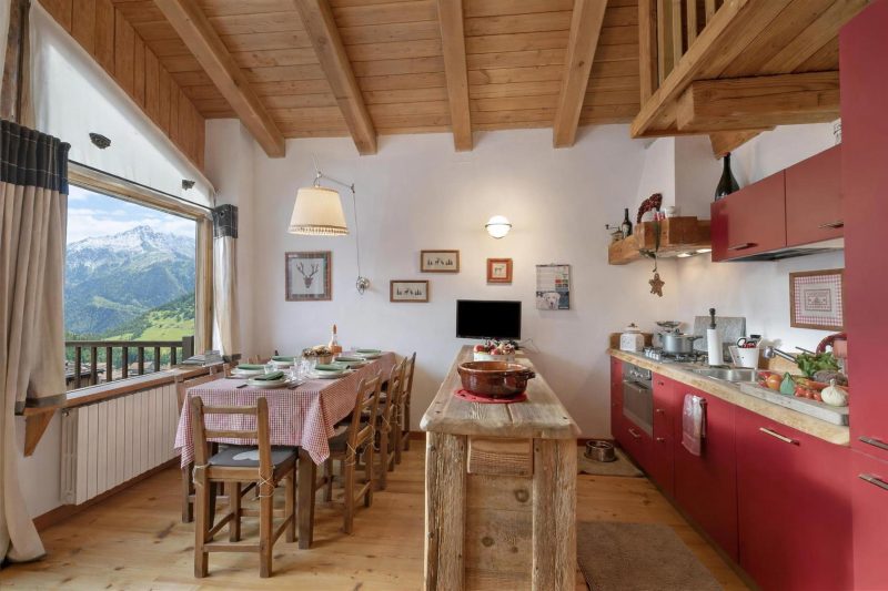 Gleise Lodge apartment with Balcony & Views