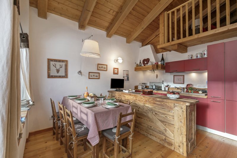 Gleise Lodge apartment with Balcony & Views
