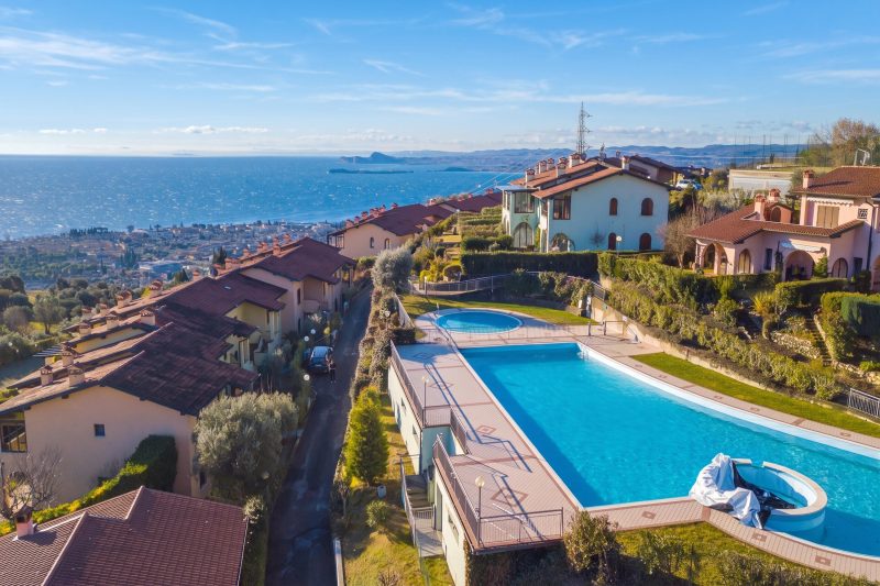 John's House-Lakeview & shared pool
