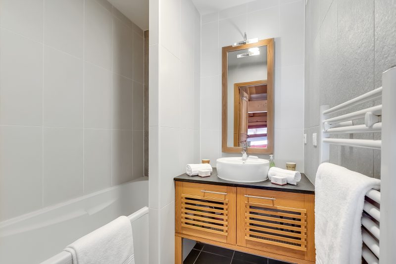 l'Ours Bleu B33 Ski-In at Vallorcine| Shared Pool, Gym & Wellness