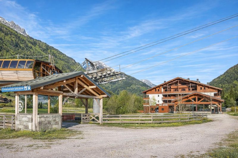 l'Ours Bleu B33 Ski-In at Vallorcine| Shared Pool, Gym & Wellness