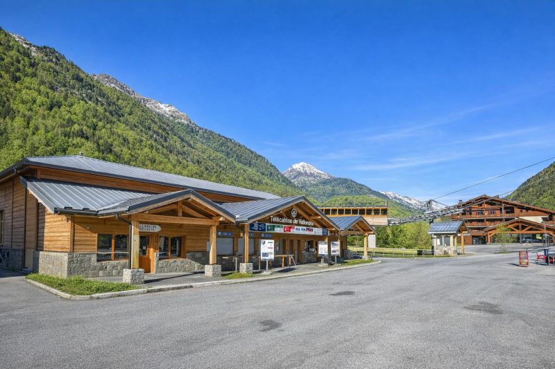 l'Ours Bleu B33 Ski-In at Vallorcine| Shared Pool, Gym & Wellness