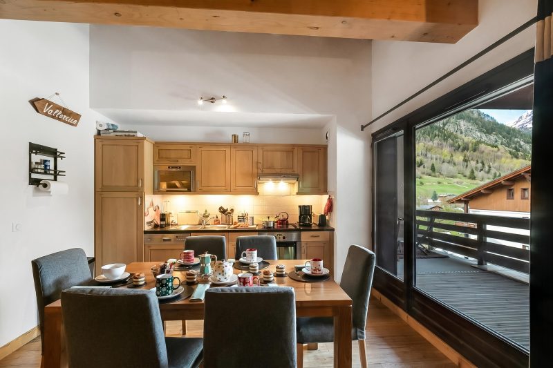l'Ours Bleu B33 Ski-In at Vallorcine| Shared Pool, Gym & Wellness
