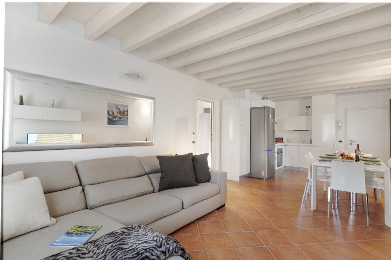 Magnolia House: Sirmione Apt for 4 with Shared Pool
