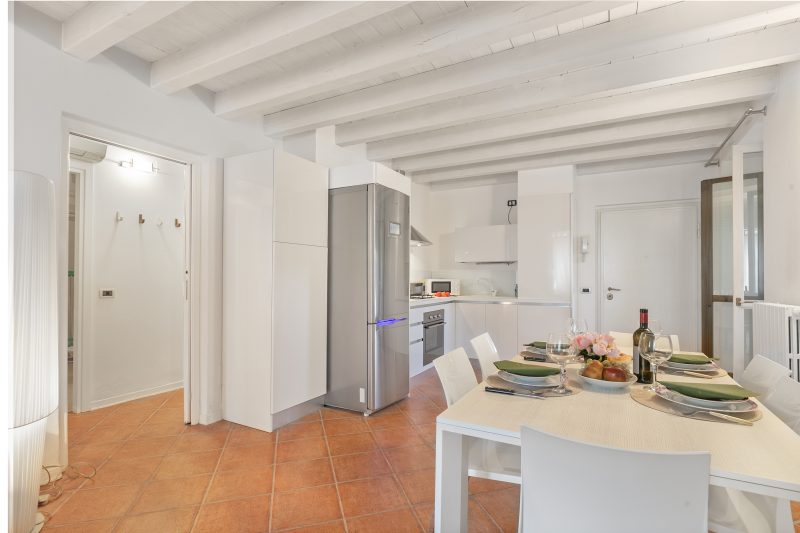 Magnolia House: Sirmione Apt for 4 with Shared Pool