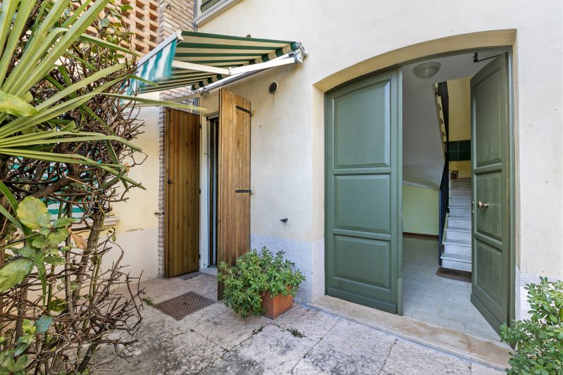 Magnolia House: Sirmione Apt for 4 with Shared Pool