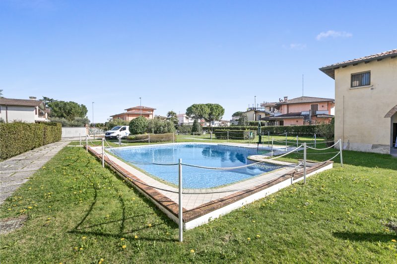 Magnolia House: Sirmione Apt for 4 with Shared Pool