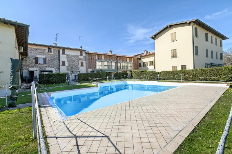 Magnolia House: Sirmione Apt for 4 with Shared Pool