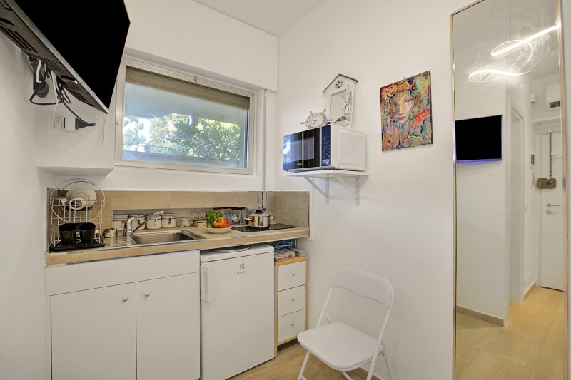 Jolie Sur La Mer - Petit Studio with Shared Pool