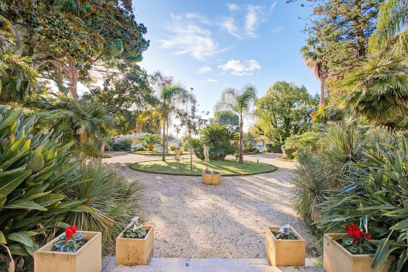 Jolie Sur La Mer - Petit Studio with Shared Pool