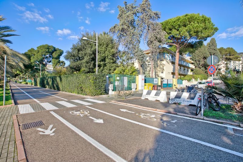 Jolie Sur La Mer - Petit Studio with Shared Pool