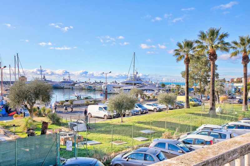 Jolie Sur La Mer - Petit Studio with Shared Pool