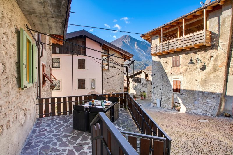 Villa Pastoedo Ap. Giallo - Terrace & Mountain Views