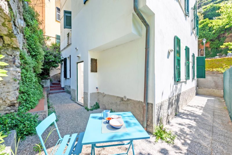 Yard Apartment with Balcony in Vernazza