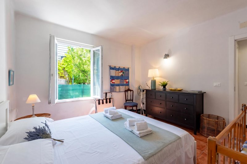 Yard Apartment with Balcony in Vernazza