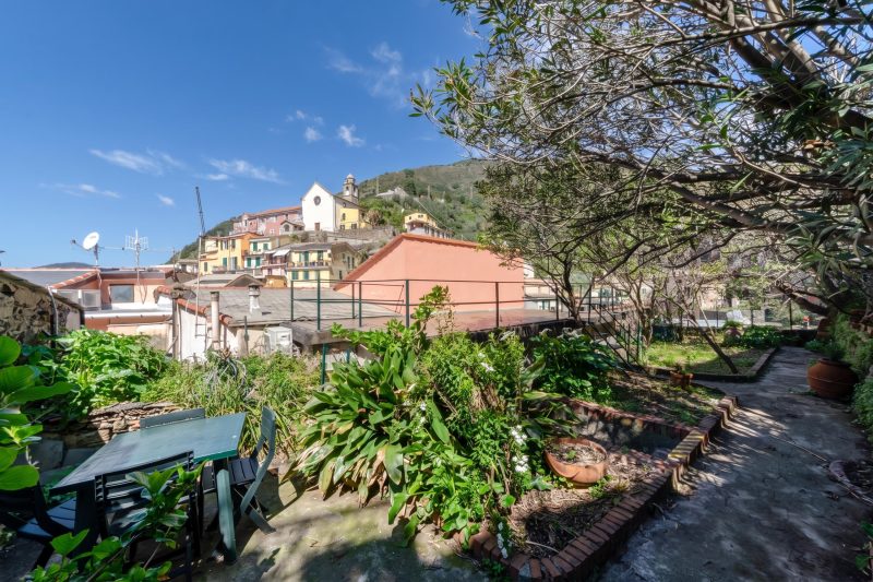 Charming Apartment with Balcony In Vernazza