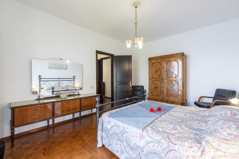 Lago Azzurro Villa: Infinity Lake View
