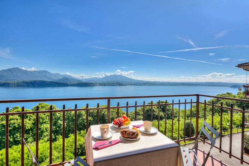 The Golden View: 2-Bed Apartment w/ AC