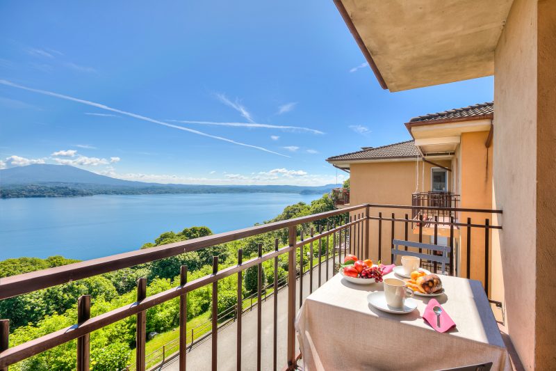 The Golden View: 2-Bed Apartment w/ AC
