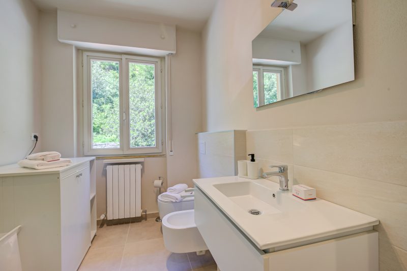 The Golden View: 2-Bed Apartment w/ AC