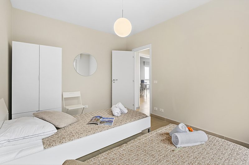 The Golden View: 2-Bed Apartment w/ AC