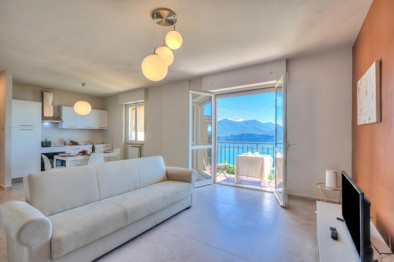 The Golden View: 2-Bed Apartment w/ AC