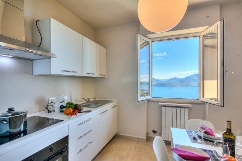 The Golden View: 2-Bed Apartment w/ AC