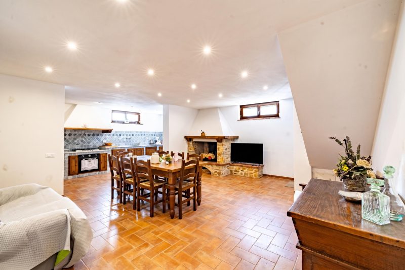 Villa Vittoriano - Tuscan Villa for 7 with Jacuzzi