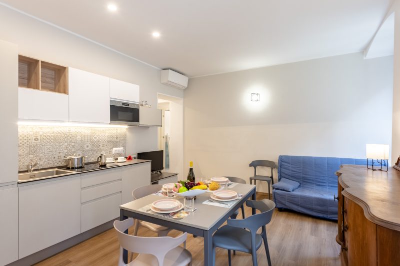 Central Apartment with Private Parking in Genova