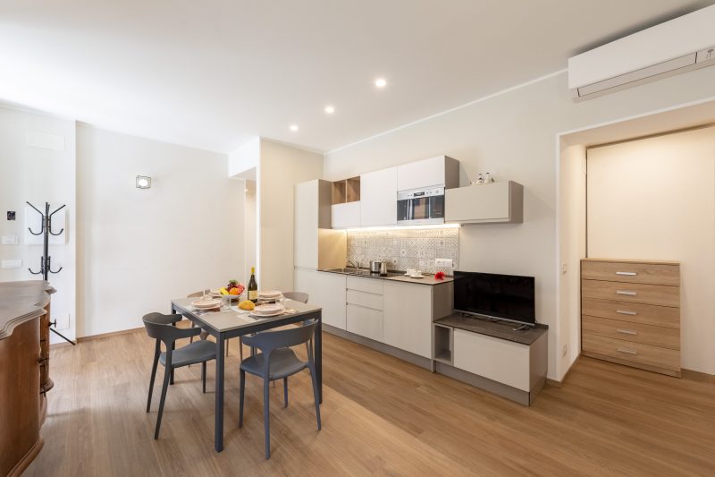 Central Apartment with Private Parking in Genova