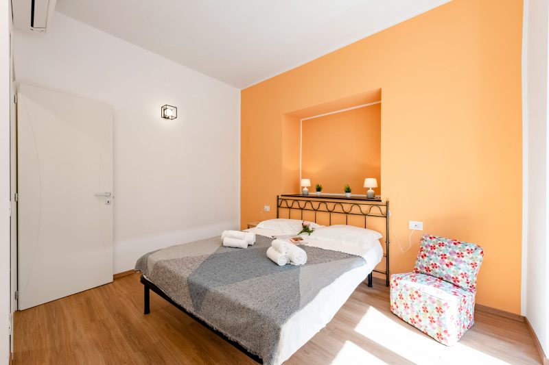 Central Apartment with Private Parking in Genova