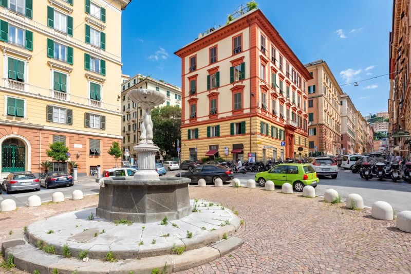 Central Apartment with Private Parking in Genova