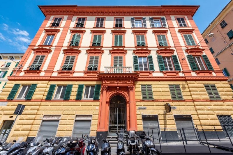 Central Apartment with Private Parking in Genova