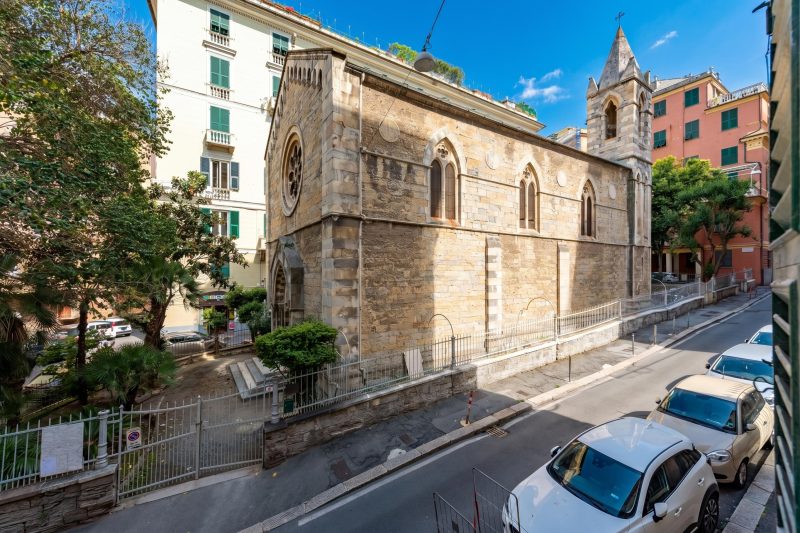Central Apartment with Private Parking in Genova