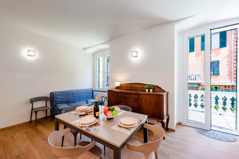 Central Apartment with Private Parking in Genova