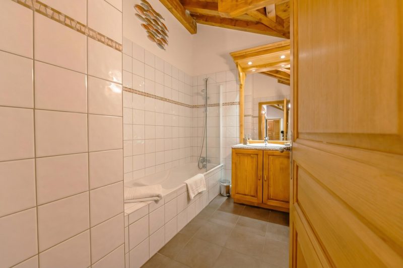 V Loriaz 44: Beside Ski Lift; Pool, Sauna & Gym