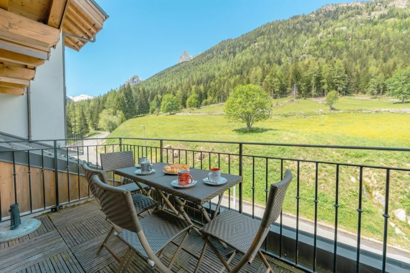 V Loriaz 44: Beside Ski Lift; Pool, Sauna & Gym