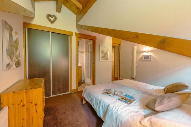 V Loriaz 44: Beside Ski Lift; Pool, Sauna & Gym