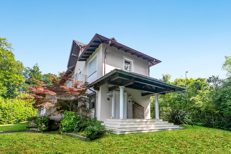 Il Gioiellino: Lake Maggiore Villa with Inside Pool and Sauna