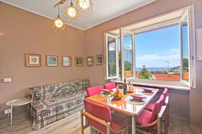 PineHome & Garden - Balcony Apartment w/ Mountain Views